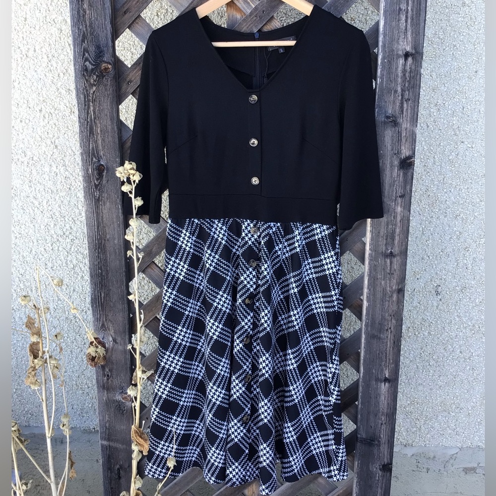 Yathon VGUC dress black top w/ plaid flowy skirt, 3/5 sleeves, zip up in back